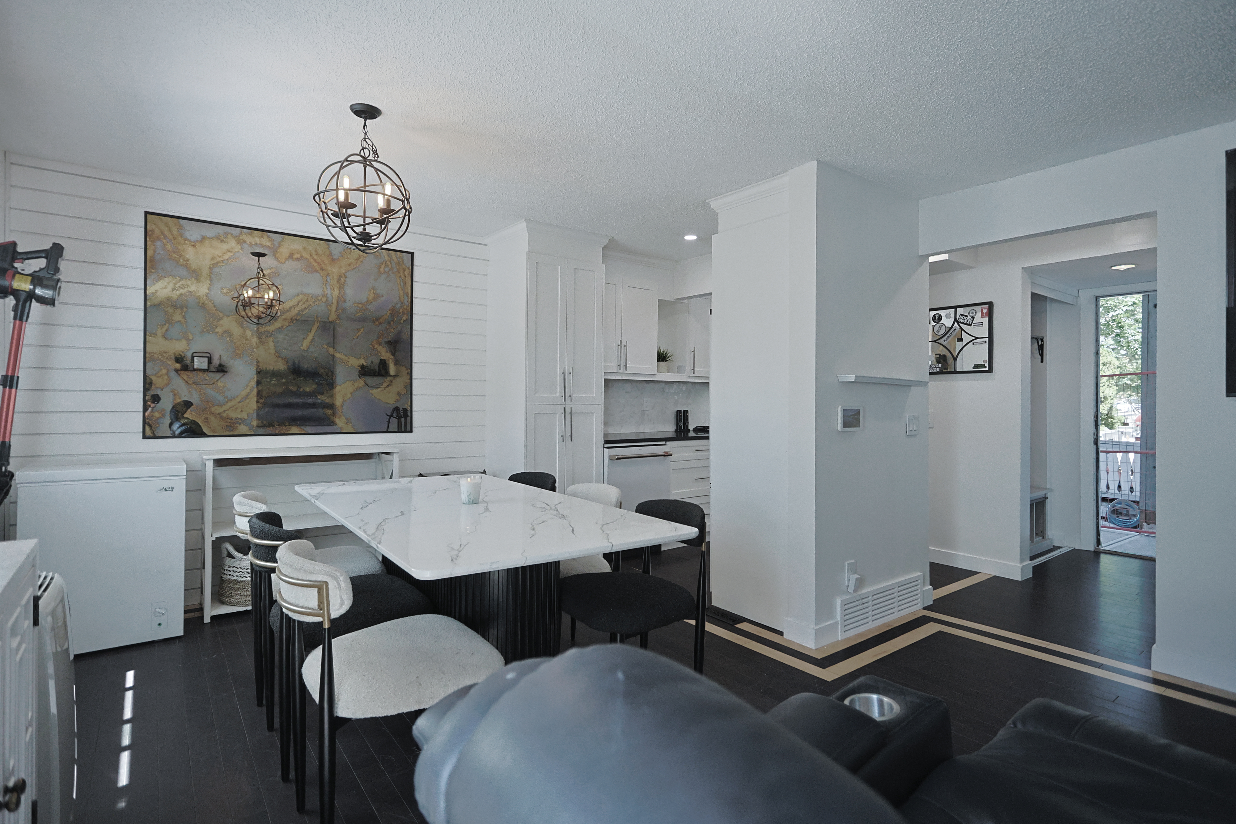 205, 310 Falconridge Crescent